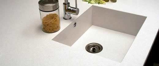 <br><strong>Fregadero mismo material</strong><br>Realizamos fregaderos del mismo material que la encimera. Para integrar el fregadero de forma total.